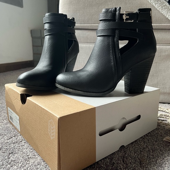 Call it spring booties - Picture 4 of 5